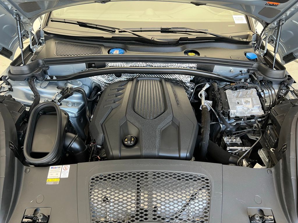 2022 Porsche Macan  26