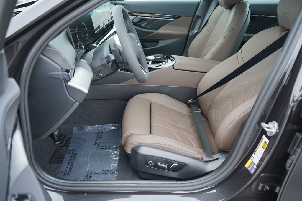 Thumbnail: 2026 BMW i5 - 10