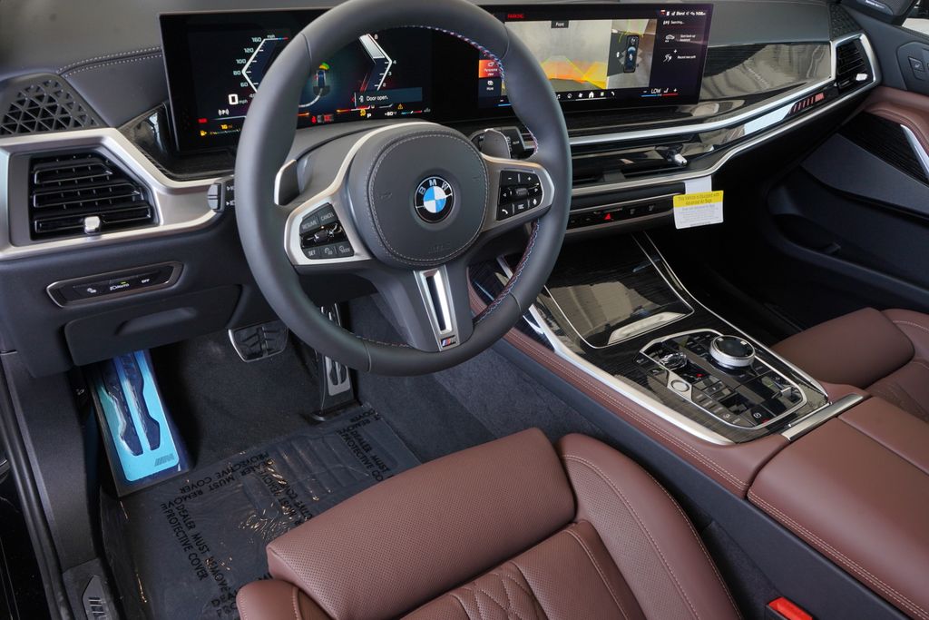 2025 BMW X7 M60i 12