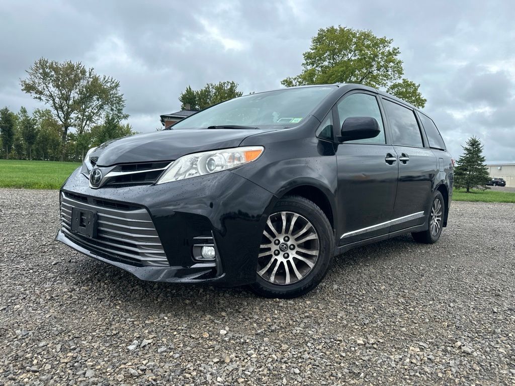 Midnight Black Metallic 2019 Toyota Sienna Minivan Front-Wheel Drive 8-Speed Automatic