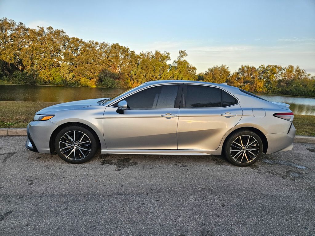 2023 Toyota Camry SE 2