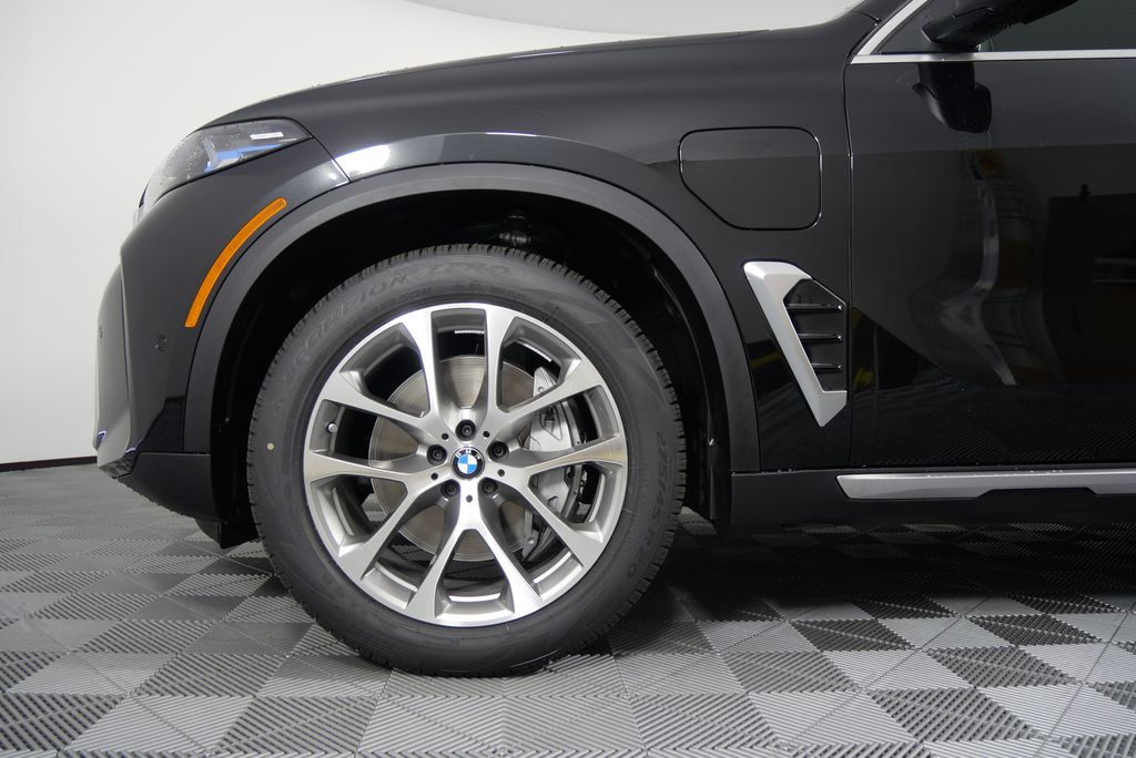 2025 BMW X5 xDrive50e 8