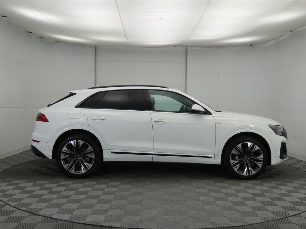 Thumbnail: 2025 Audi Q8 - 5