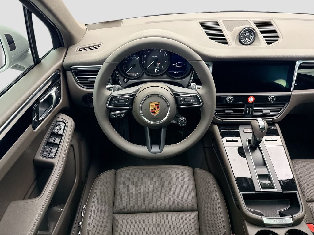 Thumbnail: 2026 Porsche Macan - 12
