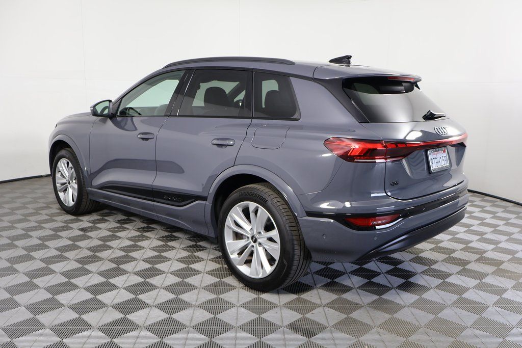 Thumbnail: 2025 Audi Q6 e-tron - 5