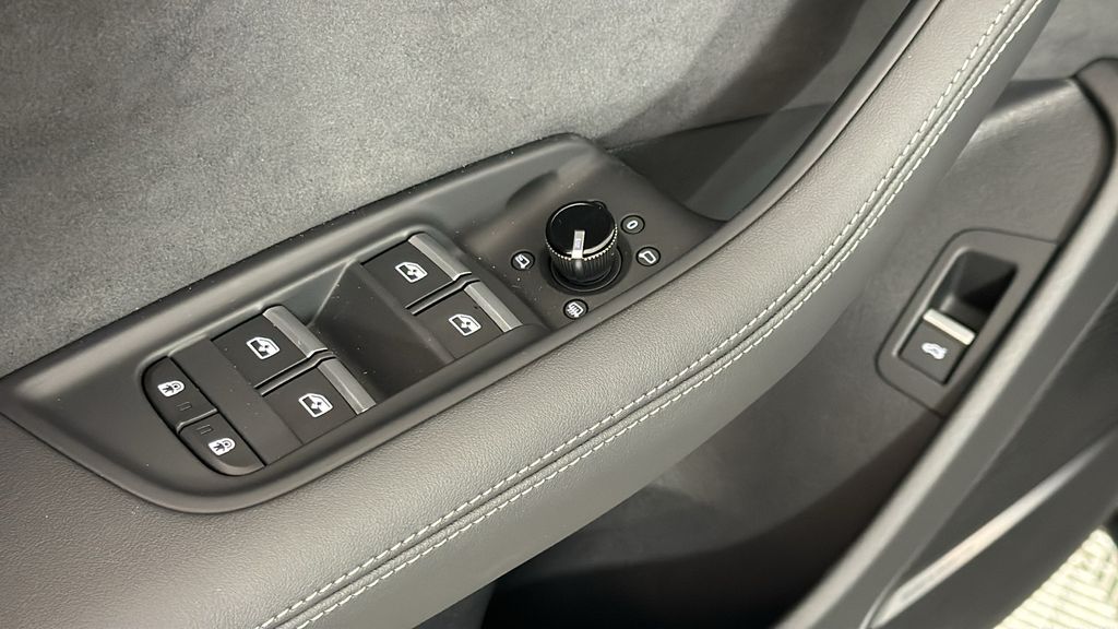 Thumbnail: 2024 Audi SQ8 - 27