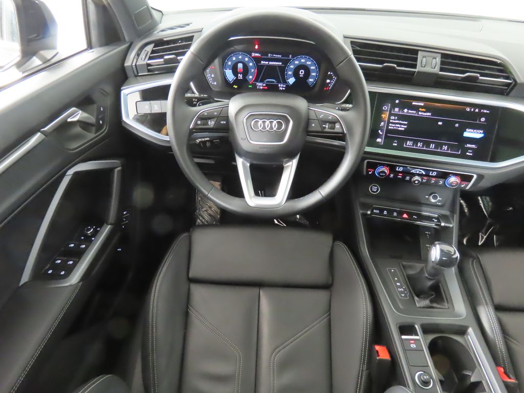 Thumbnail: 2025 Audi Q3 - 13