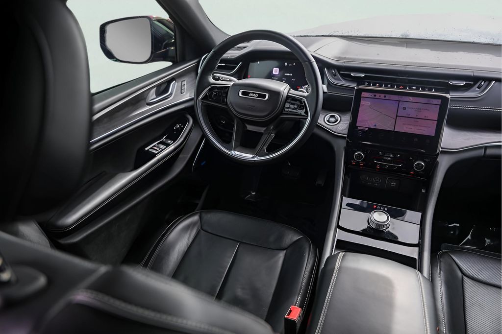 Used Car 2022 Jeep Grand Cherokee  Overland For Sale Under $35,000 In Austin, Texas