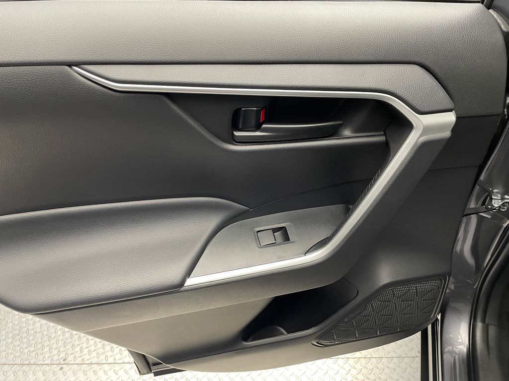 Thumbnail: 2022 Toyota RAV4 - 31