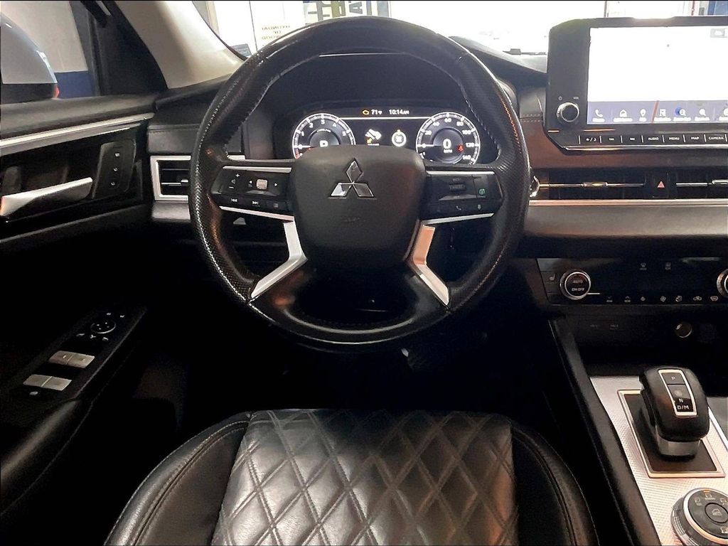 2022 Mitsubishi Outlander — photo 17