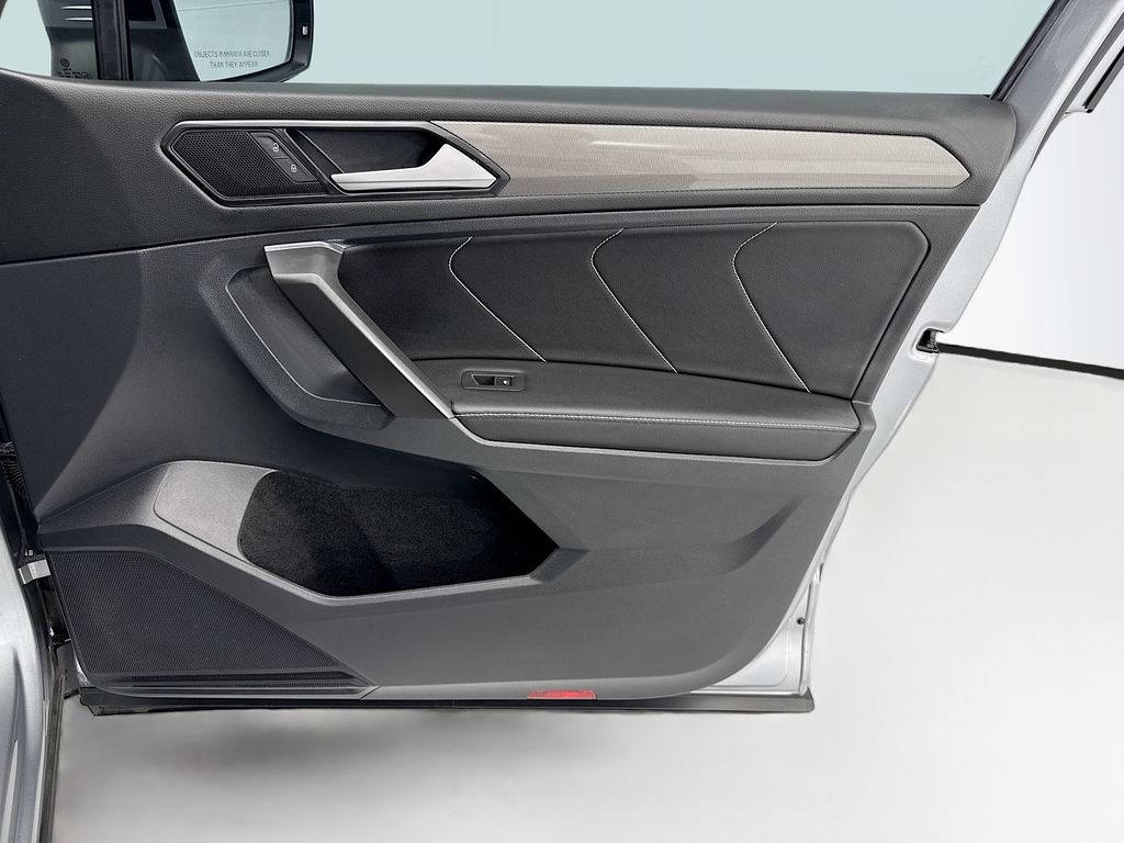 Thumbnail: 2022 Volkswagen Tiguan - 23