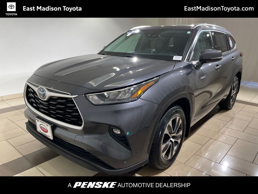 2020 Toyota Highlander XLE -
                Madison, WI