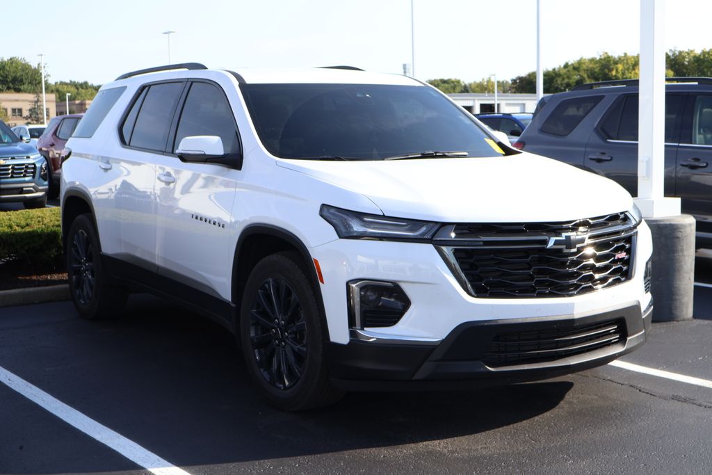 Thumbnail: 2023 Chevrolet Traverse - 3