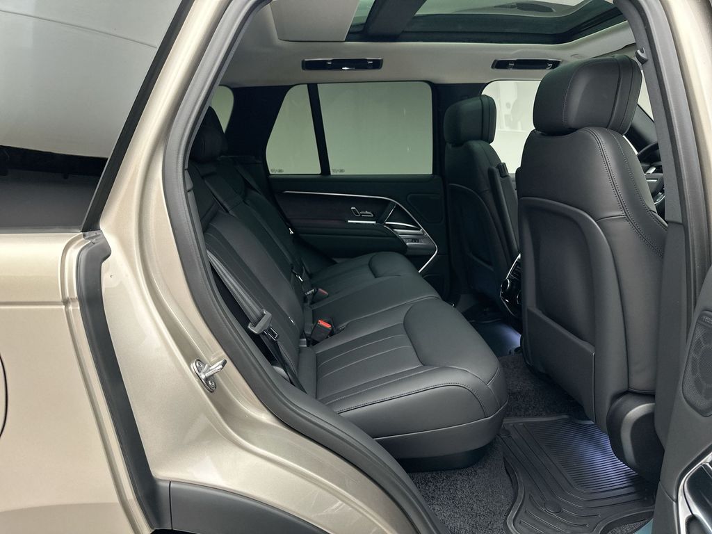 Thumbnail: 2025 Land Rover Range Rover - 6