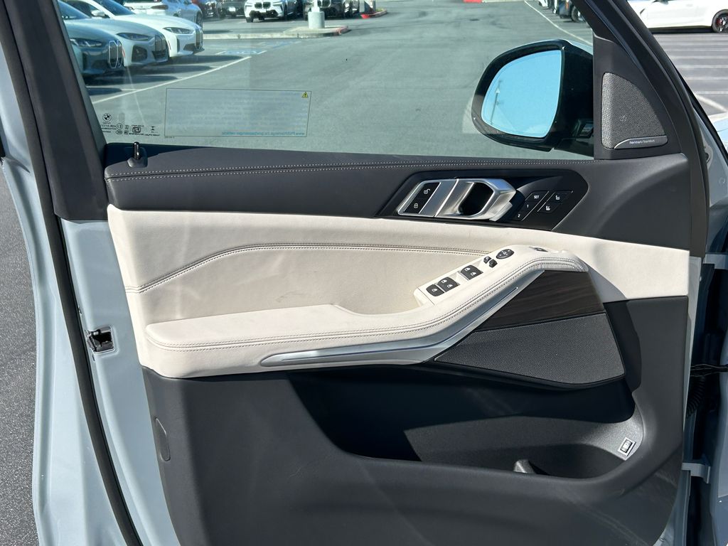 2026 BMW X5 xDrive50e 11