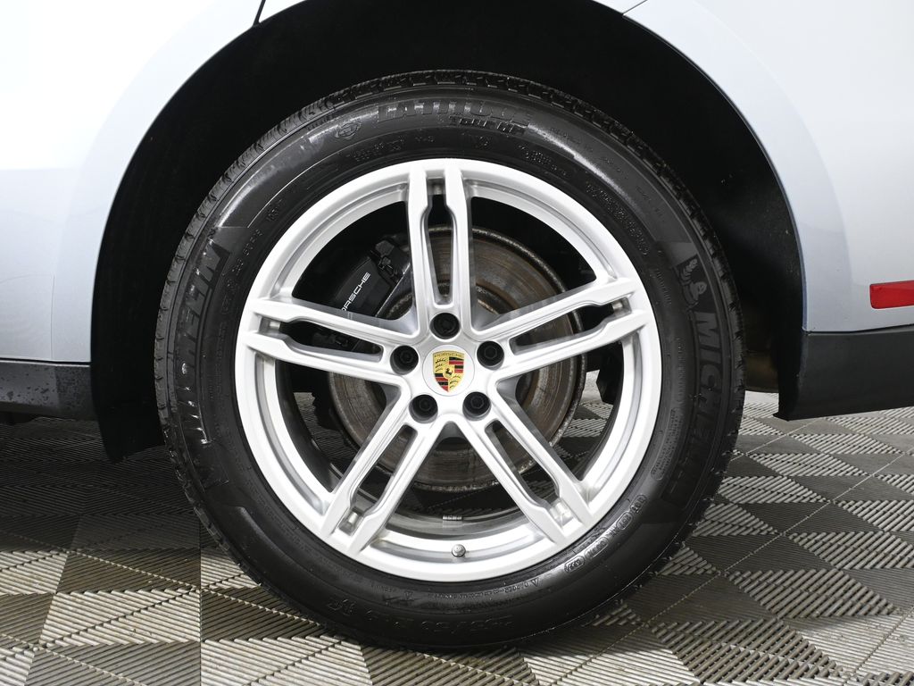 Thumbnail: 2025 Porsche Macan - 12