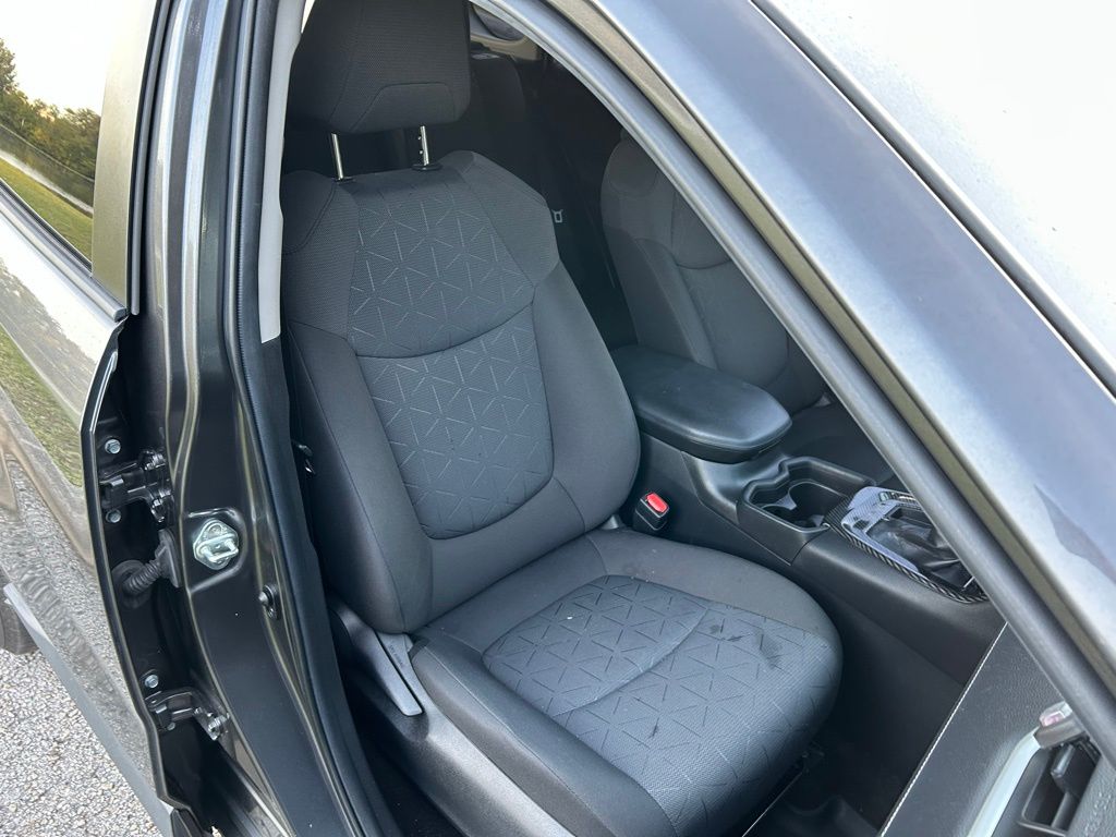 Thumbnail: 2021 Toyota RAV4 - 15