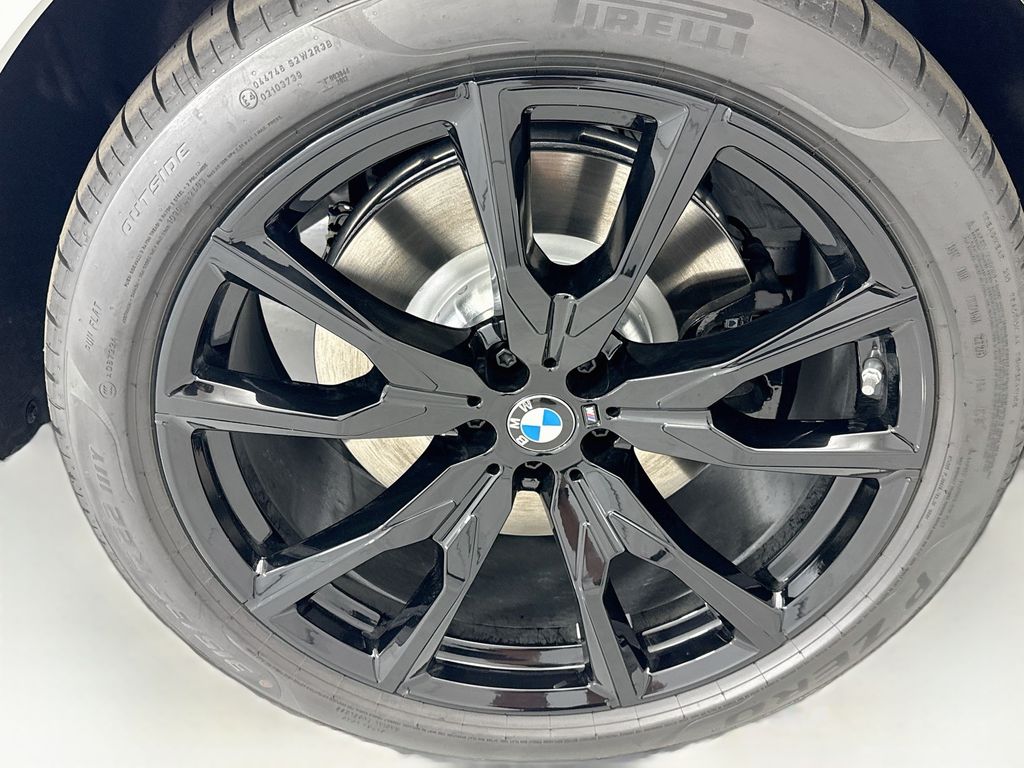 Thumbnail: 2027 BMW X7 - 32