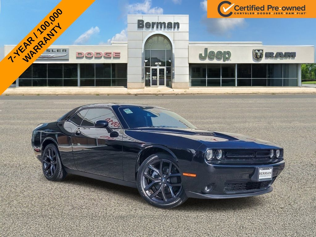 Pitch Black Clearcoat 2022 Dodge Challenger Coupe Rear-Wheel Drive 8-Speed Automatic