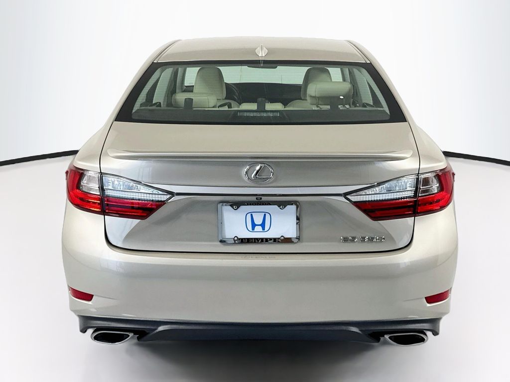 Thumbnail: 2017 Lexus ES - 6