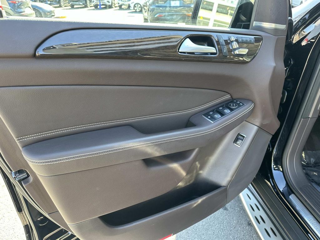 Thumbnail: 2018 Mercedes-Benz GLE - 29