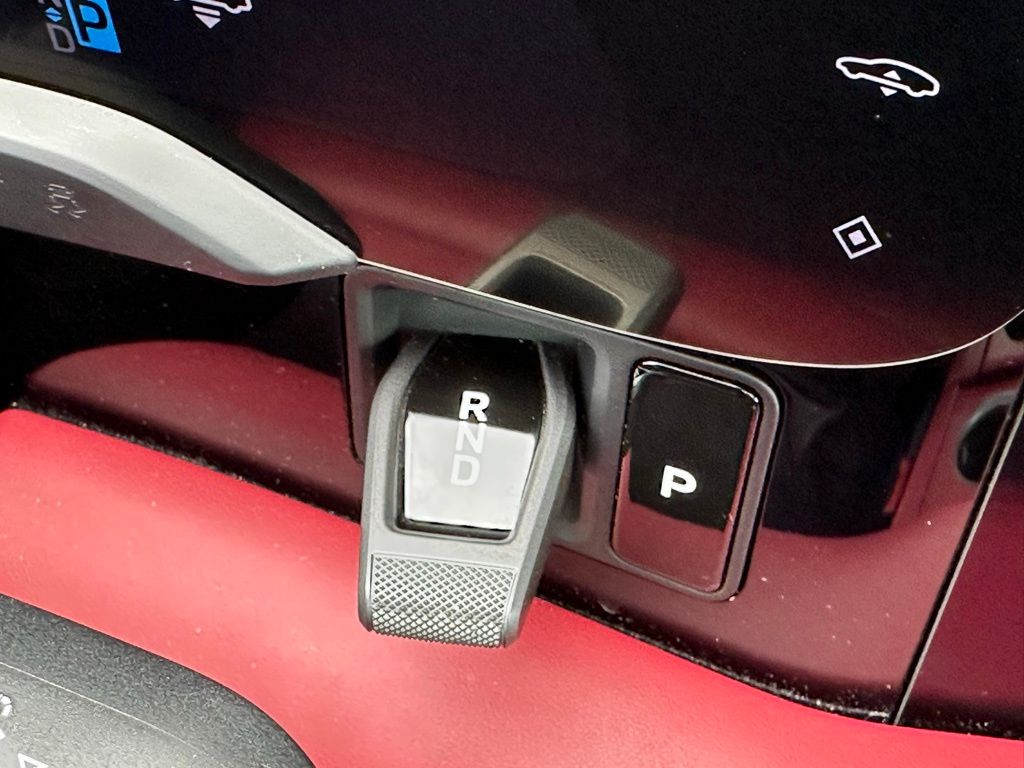 Thumbnail: 2025 Porsche Taycan - 32