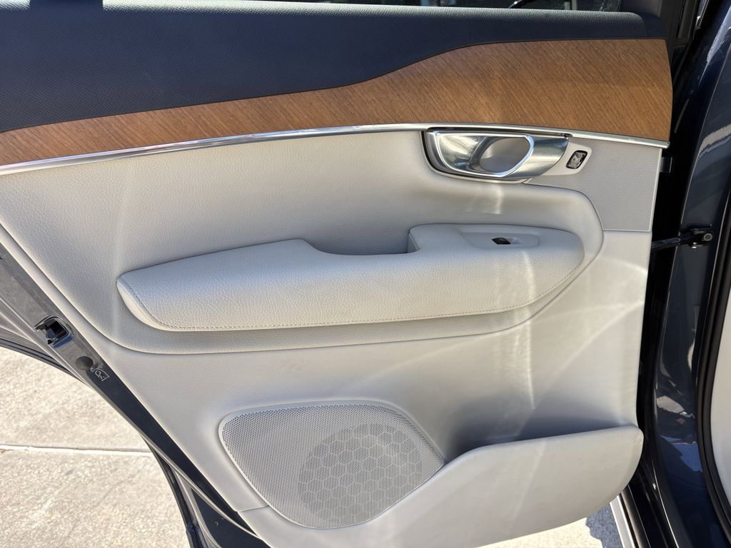 Used 2022 Denim Blue Metallic Volvo T6 Momentum image 23