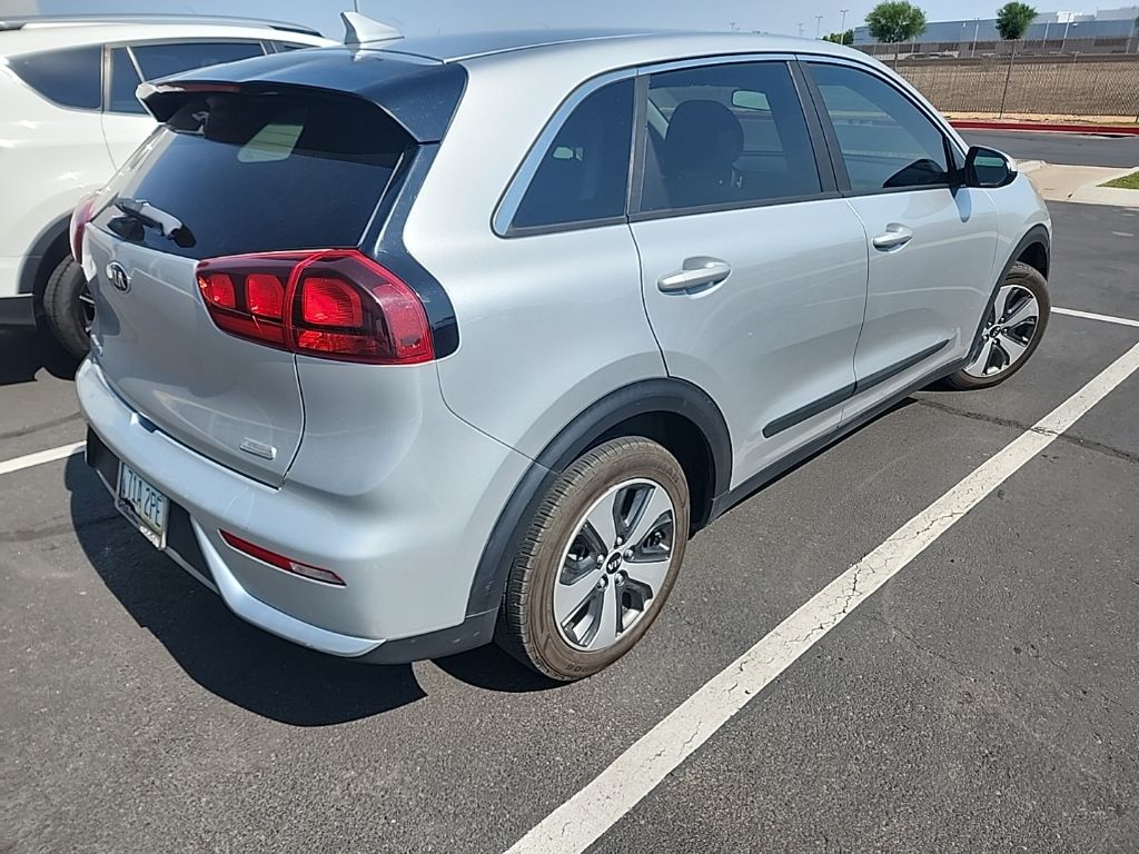 Thumbnail: 2017 Kia Niro - 4
