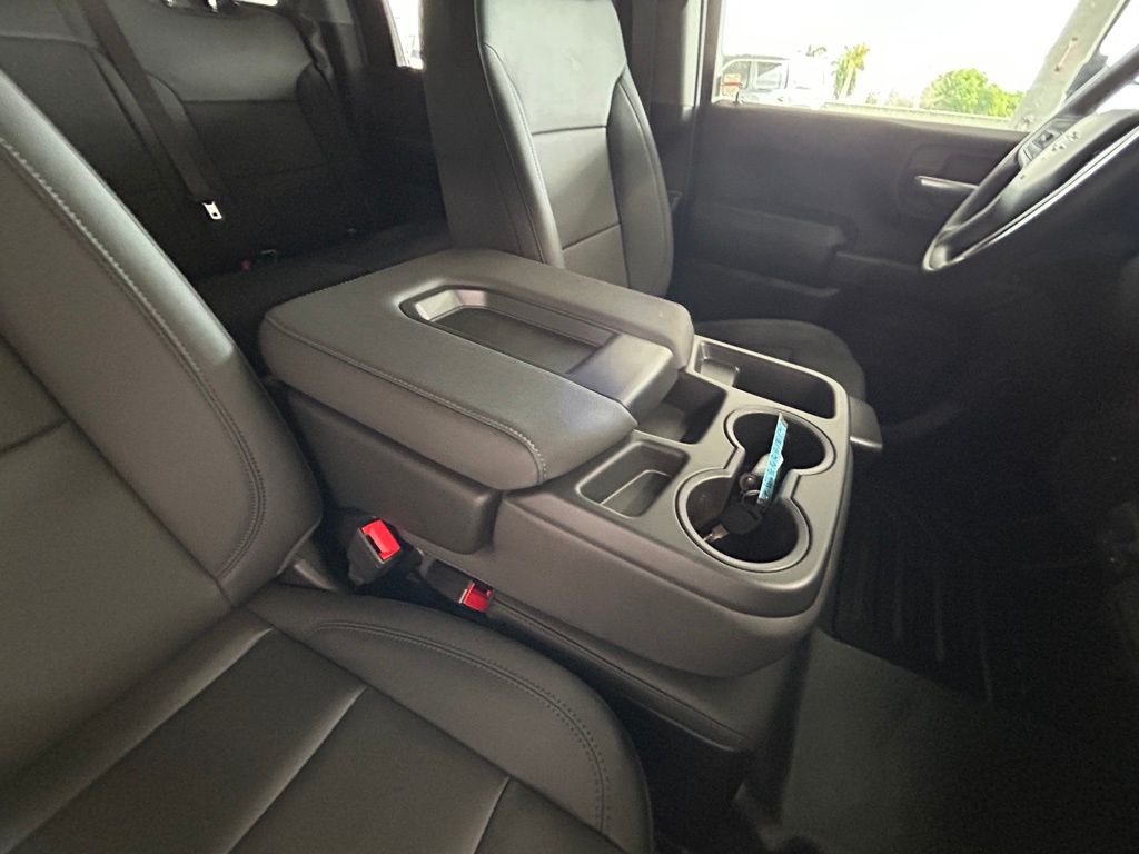 New 2026 Summit White Chevrolet Work Truck image 31