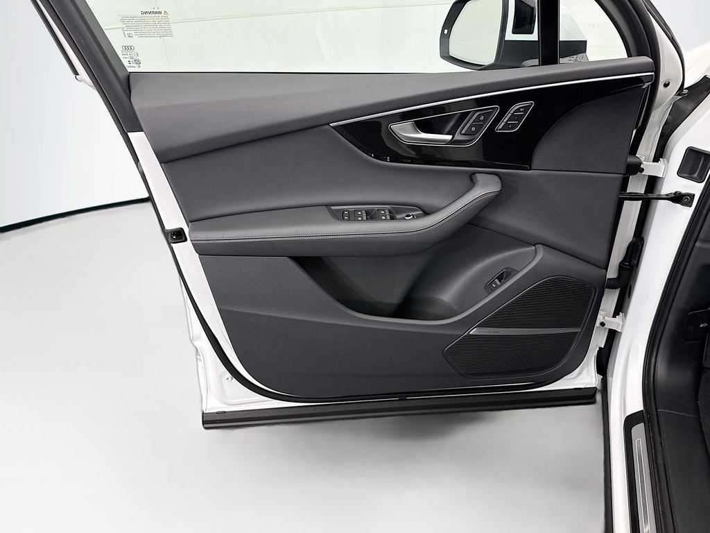 Thumbnail: 2025 Audi Q7 - 23