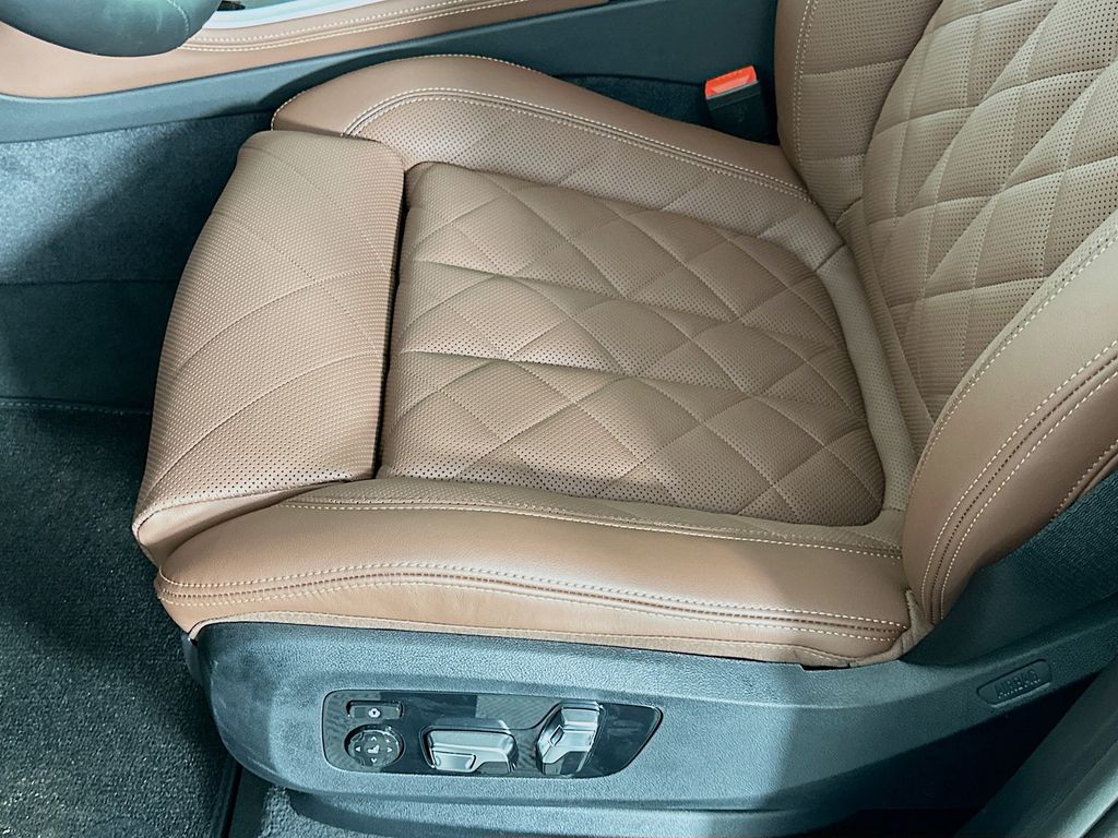 2026 BMW X5 xDrive50e 21