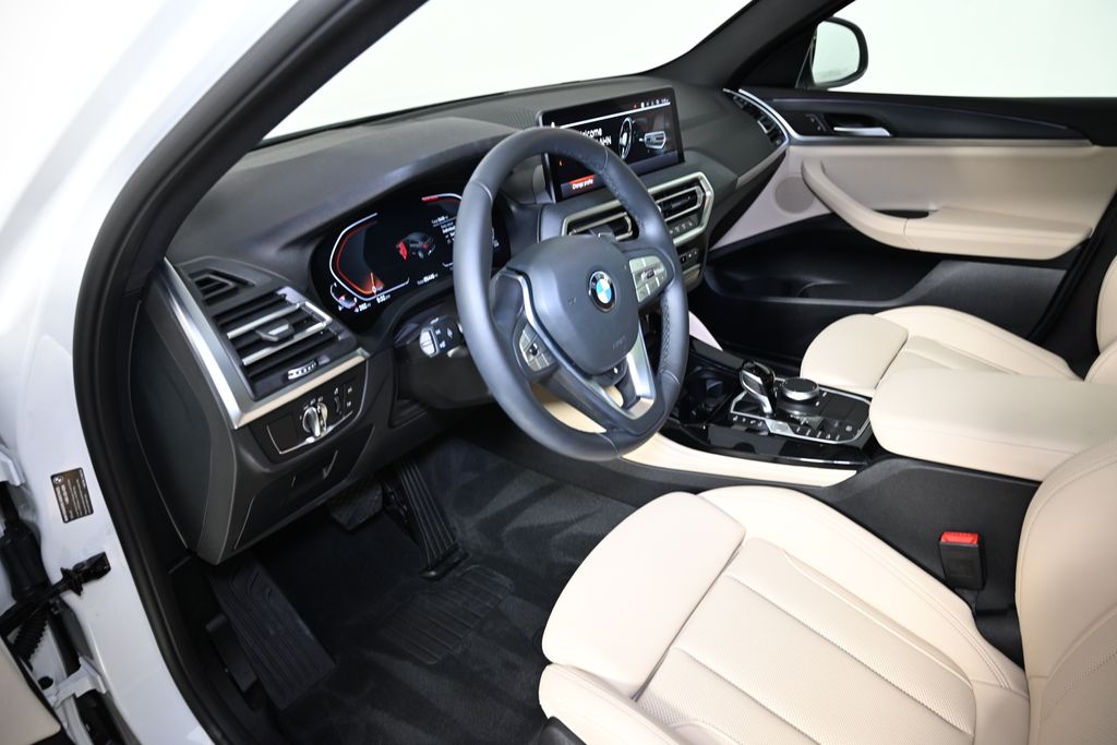 Thumbnail: 2025 BMW X4 - 15
