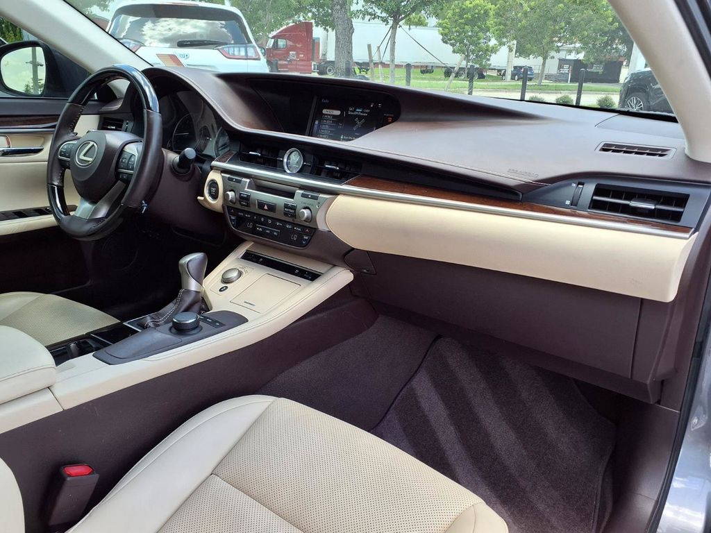 Used 2017 Lexus ES Sedan