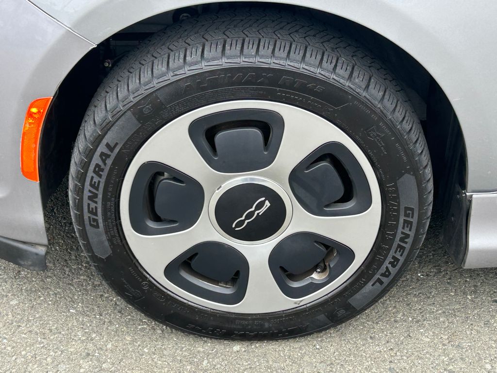 Thumbnail: 2019 Fiat 500e - 9