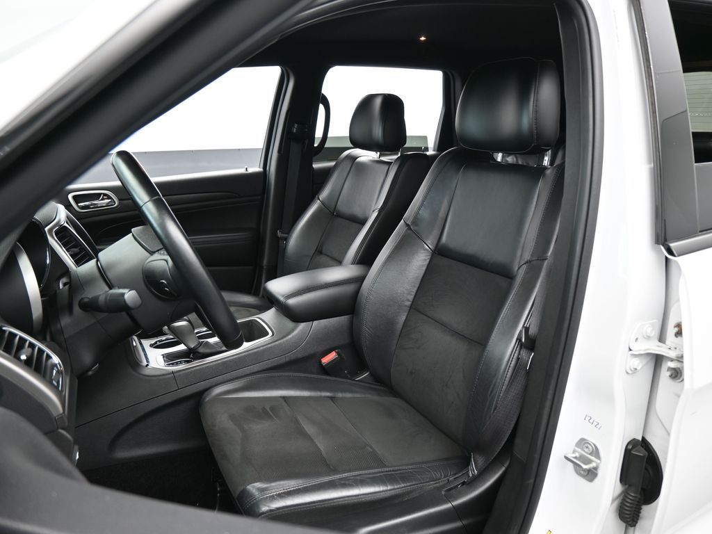 Used 2018 Bright White Clearcoat Jeep Altitude image 10