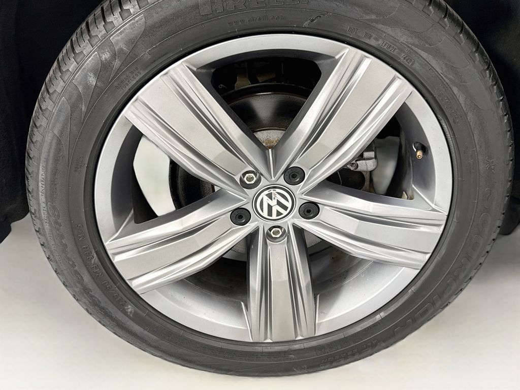 Thumbnail: 2021 Volkswagen Tiguan - 32