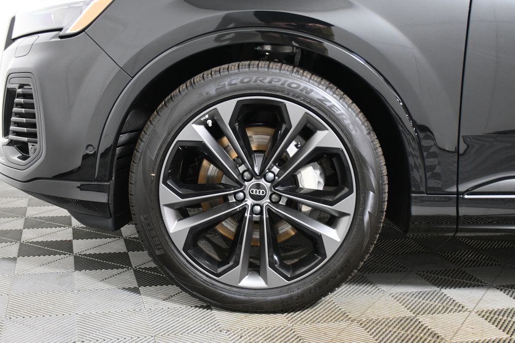 Thumbnail: 2026 Audi Q7 - 11