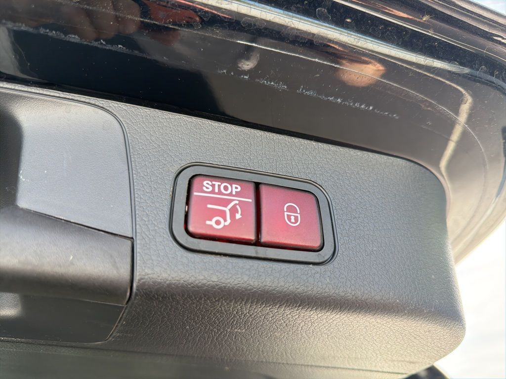 Thumbnail: 2025 Mercedes-Benz GLB - 21