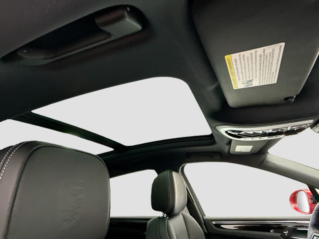 Thumbnail: 2026 Porsche Macan - 21