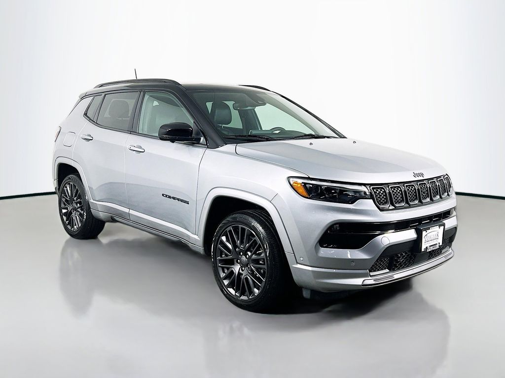 Used 2023 Silver Jeep Limited image 3