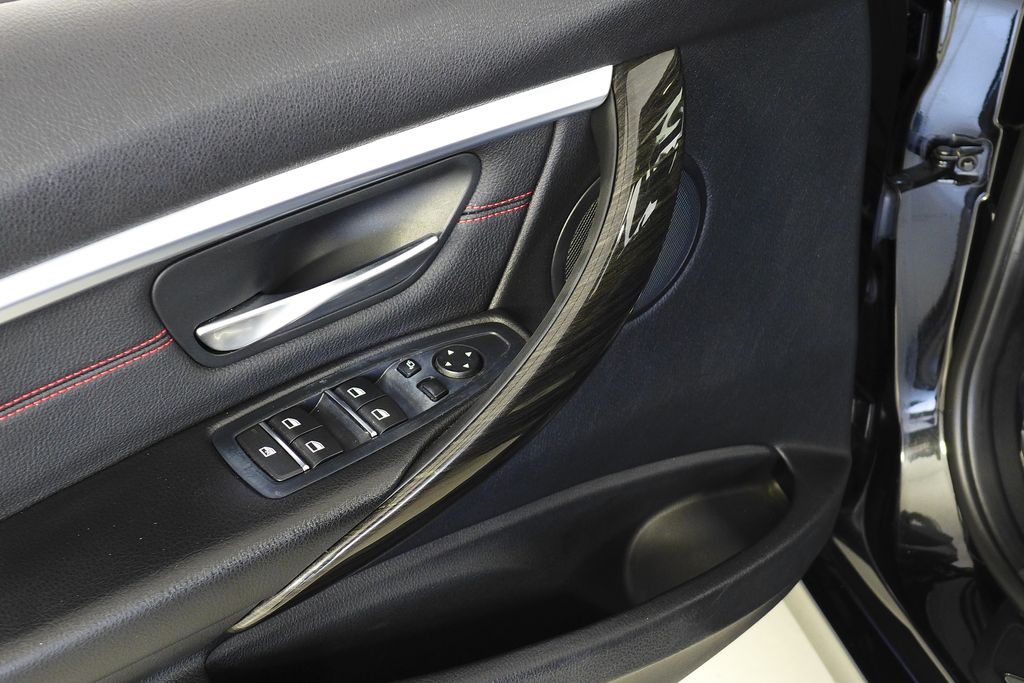 Thumbnail: 2016 BMW 3 Series - 12