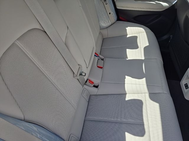 2025 Genesis G70  24
