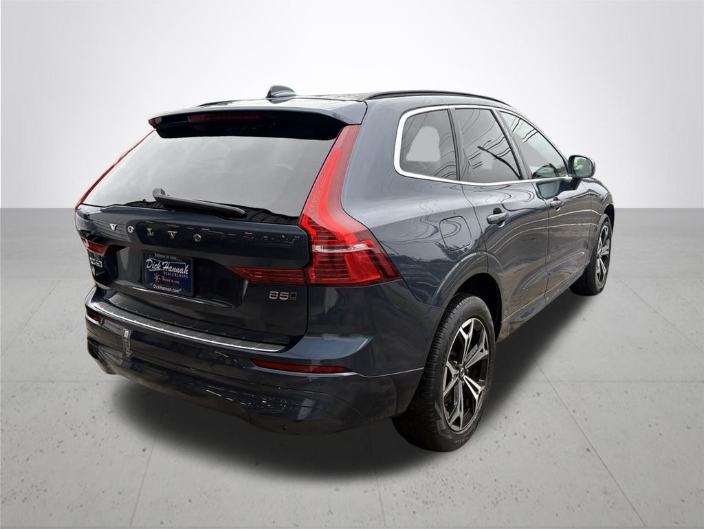 2022 Volvo XC60 B5 Momentum