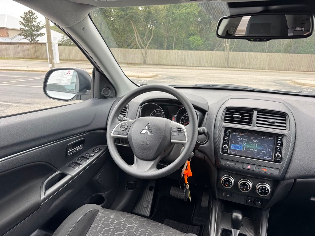 2025 Mitsubishi Outlander Sport ES photo 21