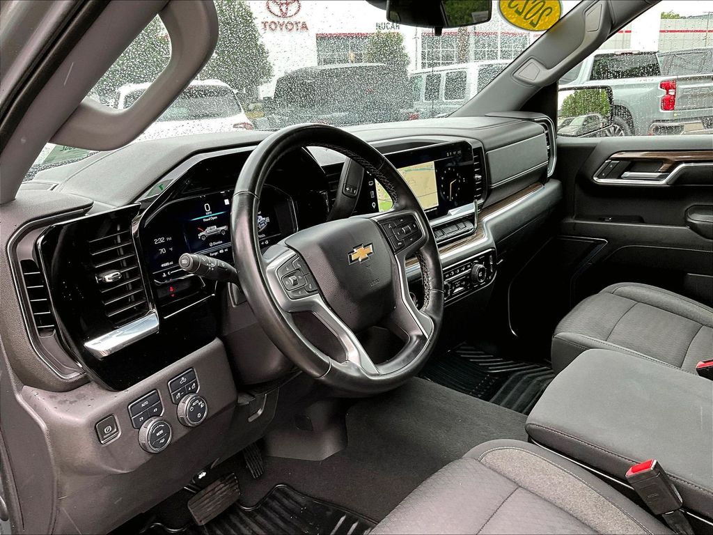 2023 Chevrolet Silverado 1500 — photo 8