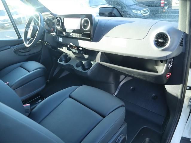 Thumbnail: 2026 Mercedes-Benz Sprinter - 19