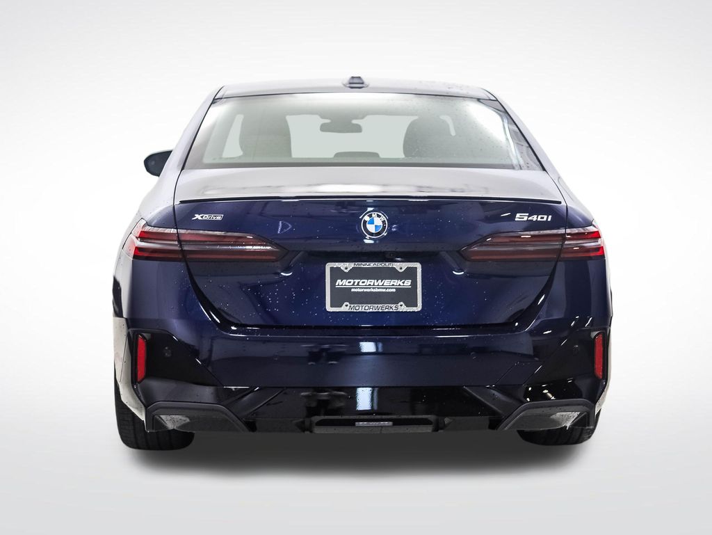 Thumbnail: 2027 BMW 5 Series - 4