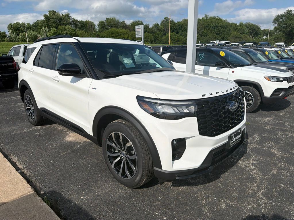 Star White Metallic Tri-Coat 2026 Ford Explorer SUV / Crossover All-Wheel Drive Automatic