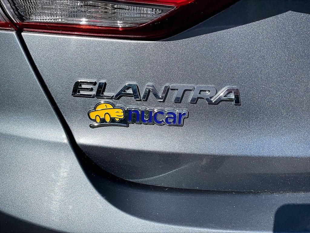 2018 Hyundai Elantra — photo 28