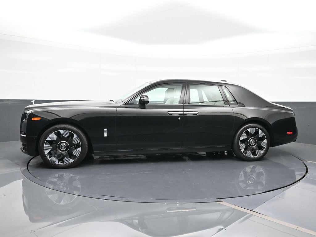 Used 2025 Black Rolls-Royce  image 3